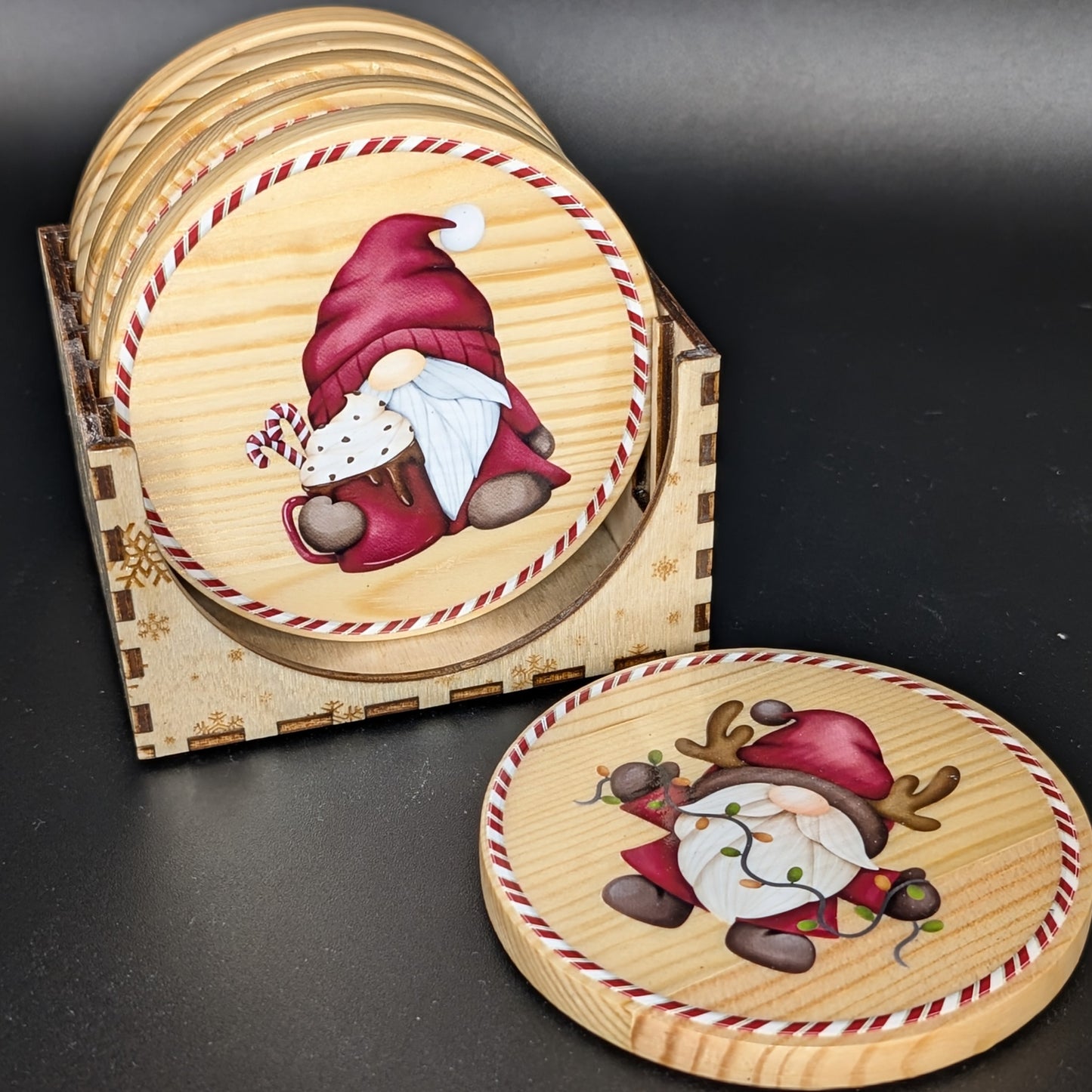 Ensemble de sous-verres de Noël festifs avec support - 6 sous-verres en bois dur • Cadeau d'hôtesse des Fêtes